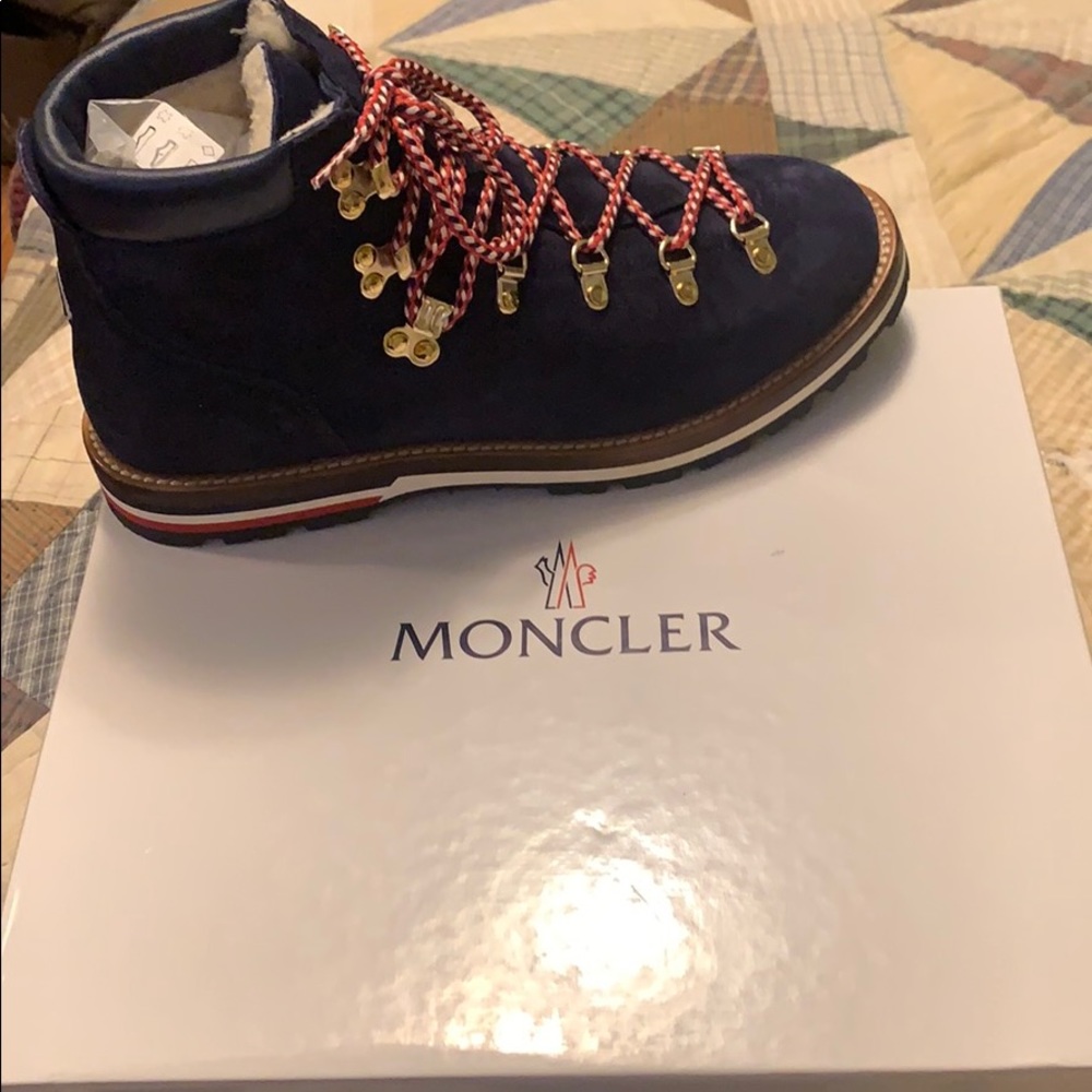 Moncler Blanche Scarpa boots.